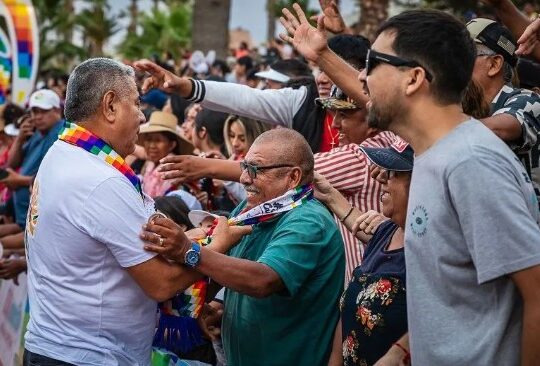 El alcalde de Arica compartió la alegría popular del Carnaval 2025