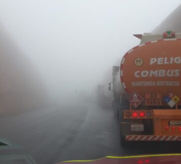 Cortes en la ruta internacional a Bolivia e intensas  lluvias provocan gigantescos tacos