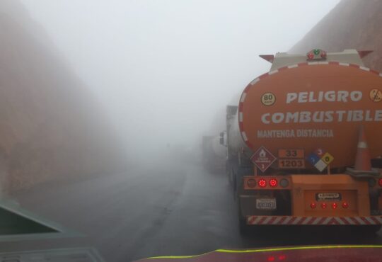 Cortes en la ruta internacional a Bolivia e intensas  lluvias provocan gigantescos tacos