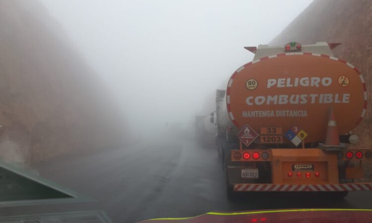 Cortes en la ruta internacional a Bolivia e intensas  lluvias provocan gigantescos tacos