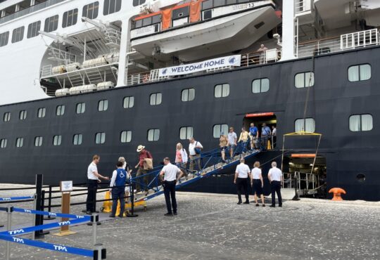 El Ms Volendam es el séptimo crucero en Arica y llegó con 800 pasajeros
