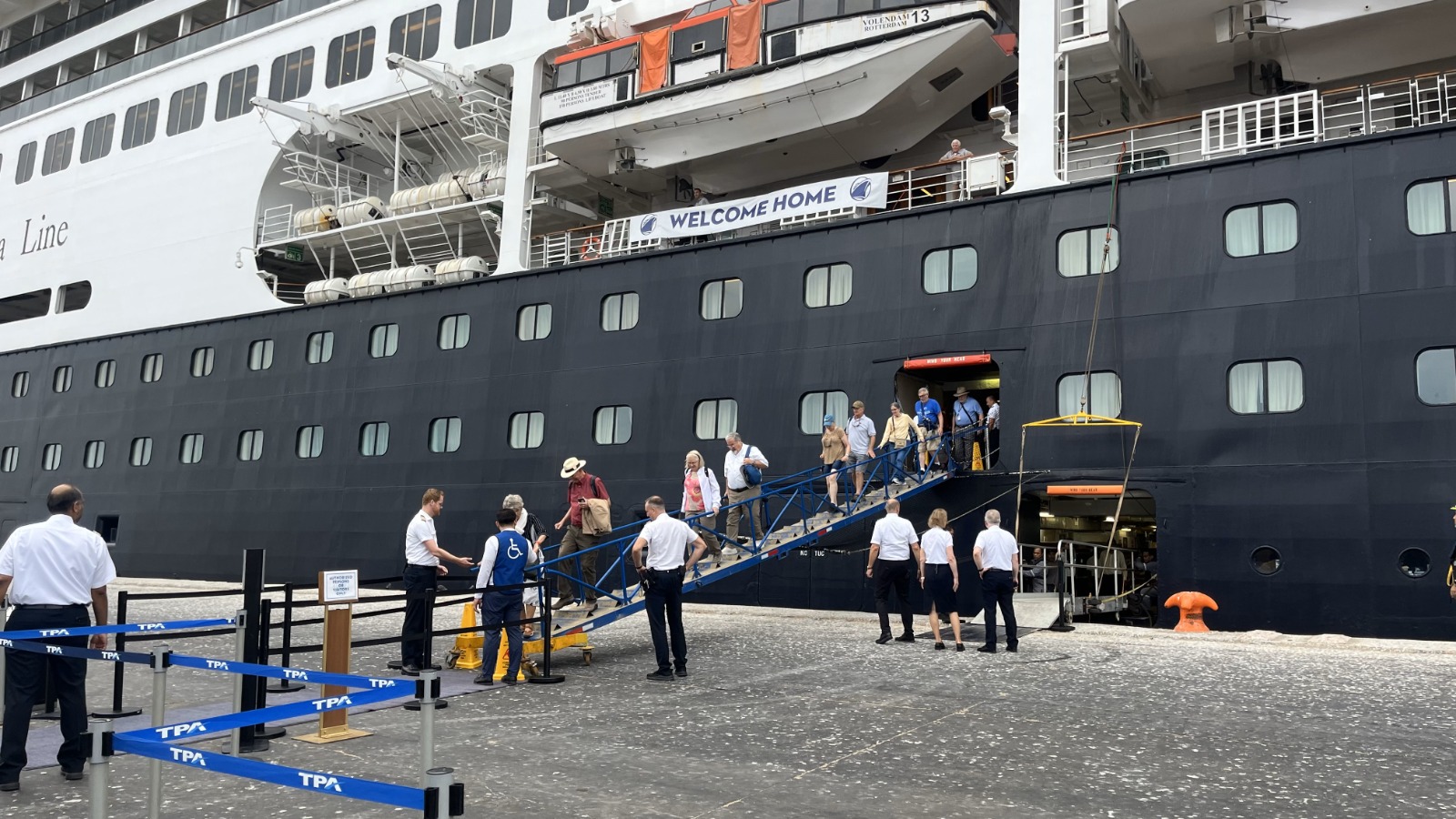 El Ms Volendam es el séptimo crucero en Arica y llegó con 800 pasajeros