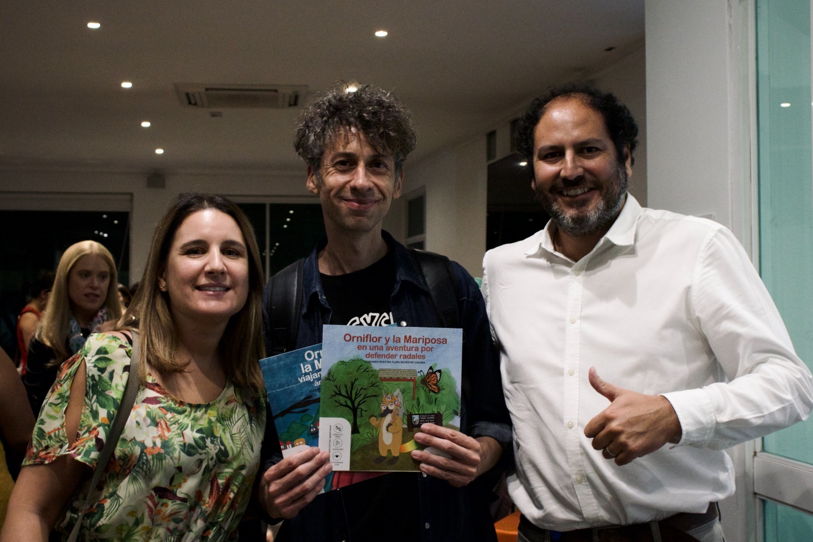 Donan a colegios y bibliotecas los libros inclusivos de “Orniflor y la Mariposa” que promueven la protección del medio ambiente