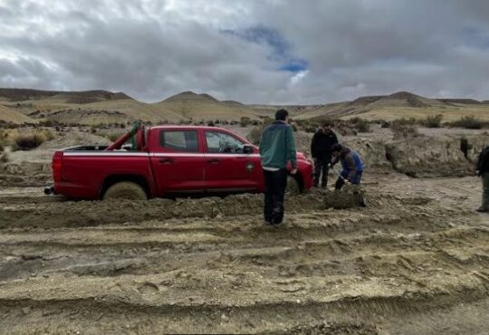 Rescatan a turistas atrapados en sus vehículos en Reserva Nacional Las Vicuñas