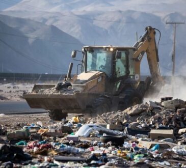 La entrada sur estaba hecha un asco por la acción de malos ariqueños