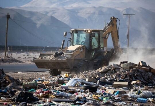 La entrada sur estaba hecha un asco por la acción de malos ariqueños