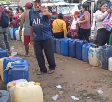 Crisis de combustible en Bolivia genera filas para comprar alimentos en La Paz