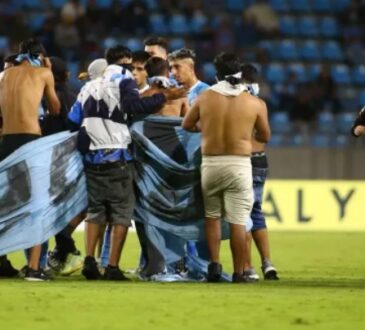 Bochorno en Iquique: Encapuchados invadieron la cancha cuando perdían 4-0 con la Española