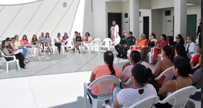 Abordan embarazo y lactancia en la Cárcel de Mujeres de Arica
