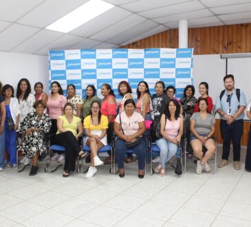 SERNAMEG y Aguas del Altiplano realizan taller de gasfitería básica para el hogar