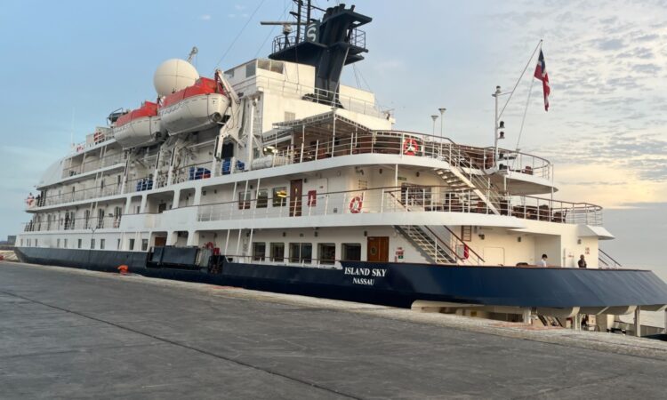 Lujoso crucero de expedición en Arica