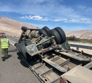 Nueva tragedia en ruta a Bolivia: Muere en volcamiento conductor boliviano