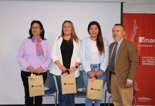 Bienvenida a alumnas STEM y conversatorio “Mujeres Rompiendo Barreras” en INACAP Arica