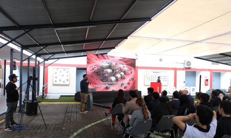 En “Futuro Tech” de INACAP expone el principal empresario tecnológico de la región