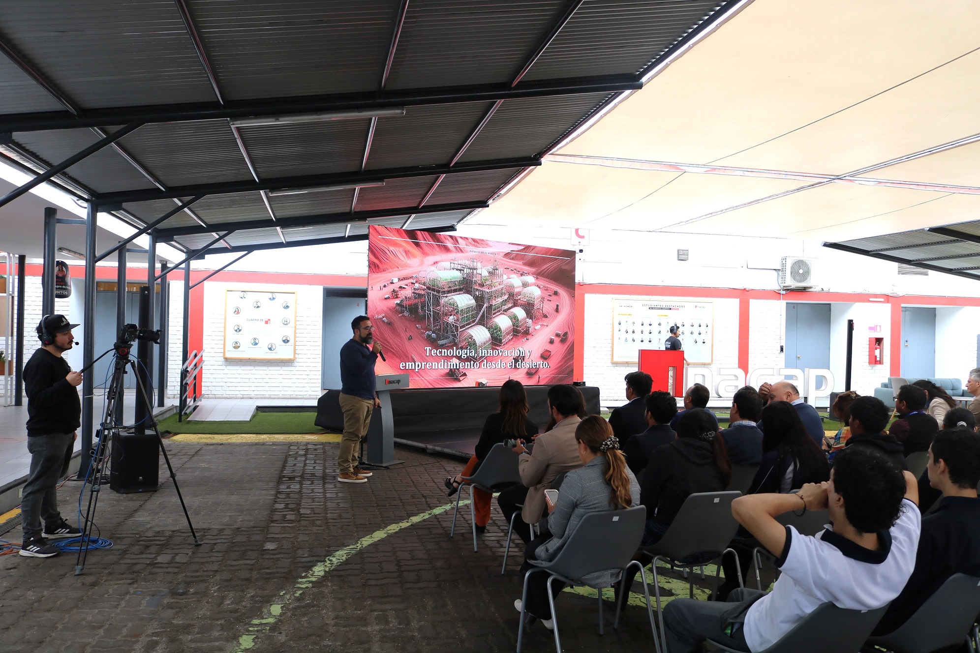 En “Futuro Tech” de INACAP expone el principal empresario tecnológico de la región