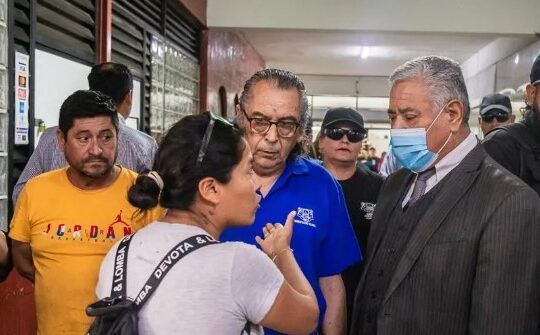 Alcalde verificó caos en la atención de usuarios en la Dirección de Tránsito