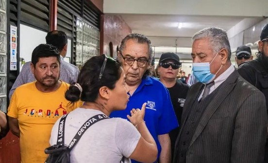 Alcalde verificó caos en la atención de usuarios en la Dirección de Tránsito