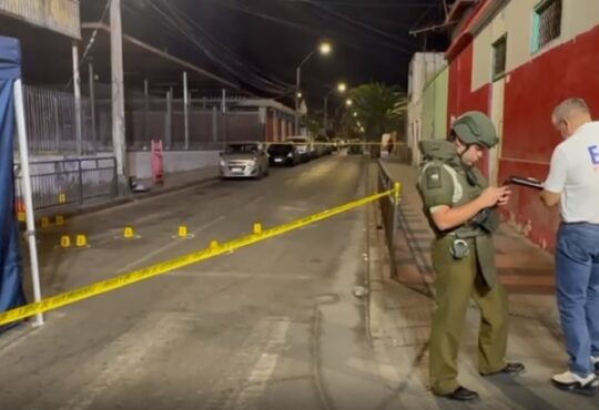 Venezolano de 23 años recibió 15 disparos en pleno centro de Arica