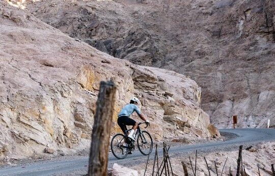 Desafío inédito en Chile: Campeón ariqueño intentará cubrir 2.300 kilómetros en bicicleta