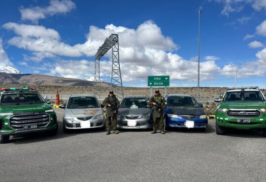 Migrantes ilegales trasladaban vehículos robados en Arica hacia Bolivia