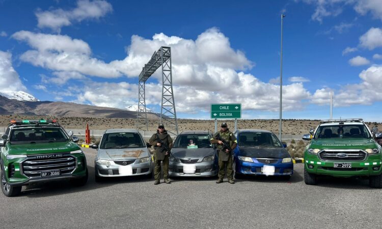 Migrantes ilegales trasladaban vehículos robados en Arica hacia Bolivia