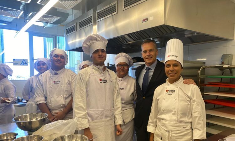 Presidente del Consejo Directivo de INACAP destaca en Arica el rol de la Educación TP