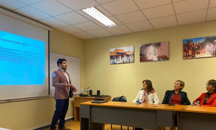 Imparten Charla Magistral sobre crisis económicas a mujeres de negocios y profesionales de Arica