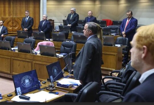 Senado rindió minuto de silencio en memoria del ex seremi de Gobierno Marcelo Urrutia 