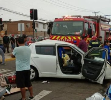 Conductora murió al chocar contra carro de Bomberos en avenida Ignacio de Loyola