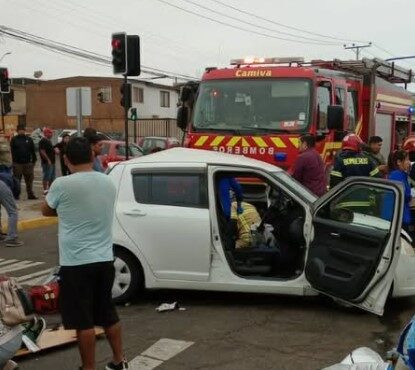 Conductora murió al chocar contra carro de Bomberos en avenida Ignacio de Loyola