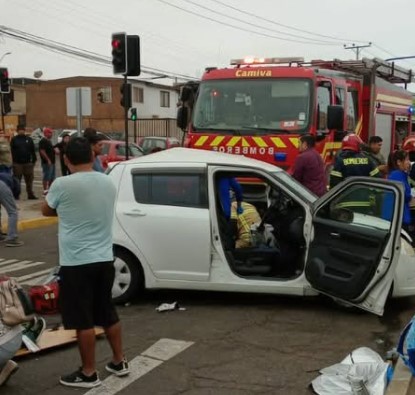 Conductora murió al chocar contra carro de Bomberos en avenida Ignacio de Loyola