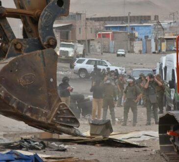 Bienes Nacionales recupera terrenos tomados por 253 personas en Cerro Chuño de Arica