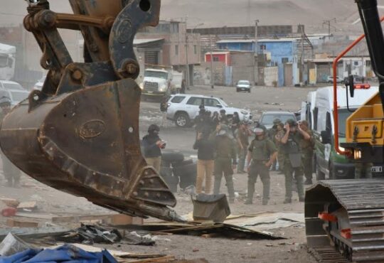 Bienes Nacionales recupera terrenos tomados por 253 personas en Cerro Chuño de Arica