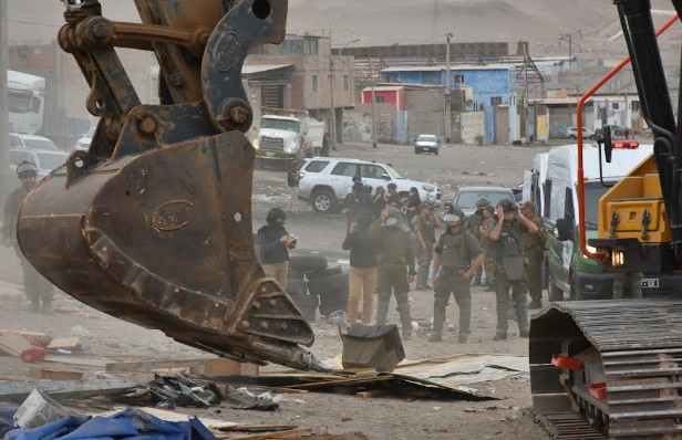 Bienes Nacionales recupera terrenos tomados por 253 personas en Cerro Chuño de Arica