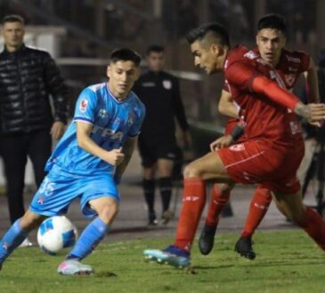 Ante 5.000 personas el árbitro anuló dos goles a Arica y ni se despeinó