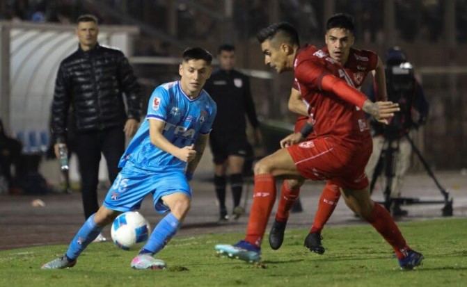 Ante 5.000 personas el árbitro anuló dos goles a Arica y ni se despeinó