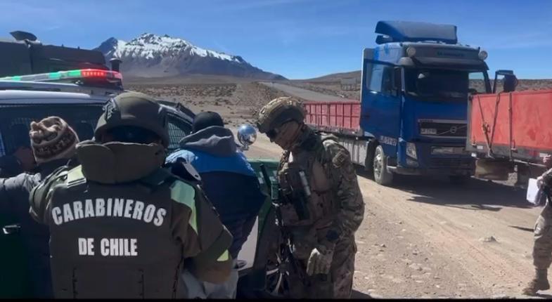 Ejército y Carabineros incautaron camiones que ingresaban por paso no habilitado
