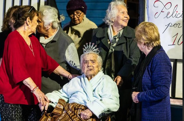 Clotilde celebró 100 años y hasta el Orfeón Municipal llegó hasta su casa