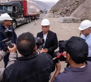 A casi un año del derrumbe sigue en crisis la cuesta de Camarones