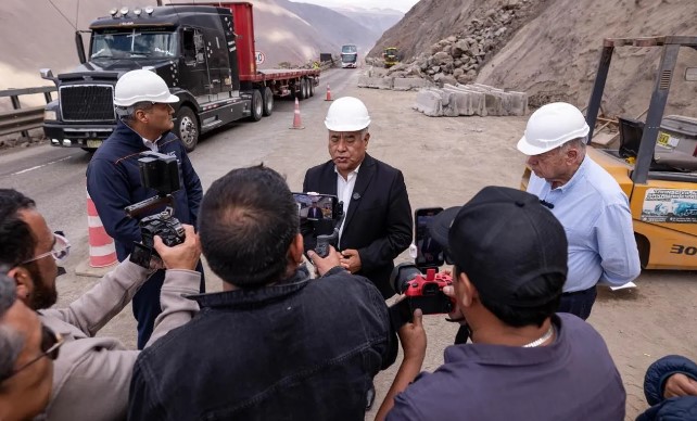 A casi un año del derrumbe sigue en crisis la cuesta de Camarones