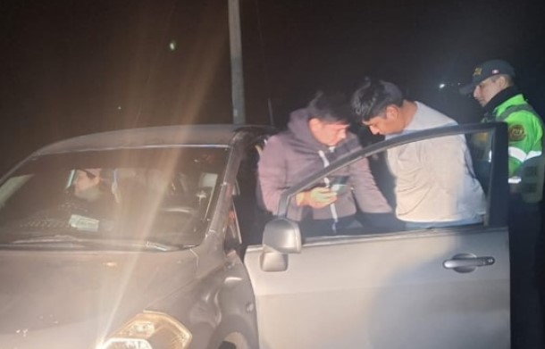 Capturado taxista que ingresaba venezolanos al Perú por pasos clandestinos