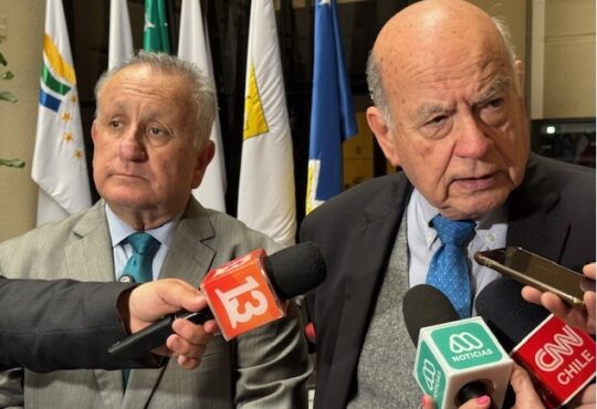 Senadores de la región piden Estado de Catástrofe por derrumbes de un año en cuesta Camarones