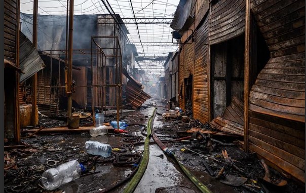 Después del desastre 100 comerciantes inician dura tarea de levantarse desde las cenizas