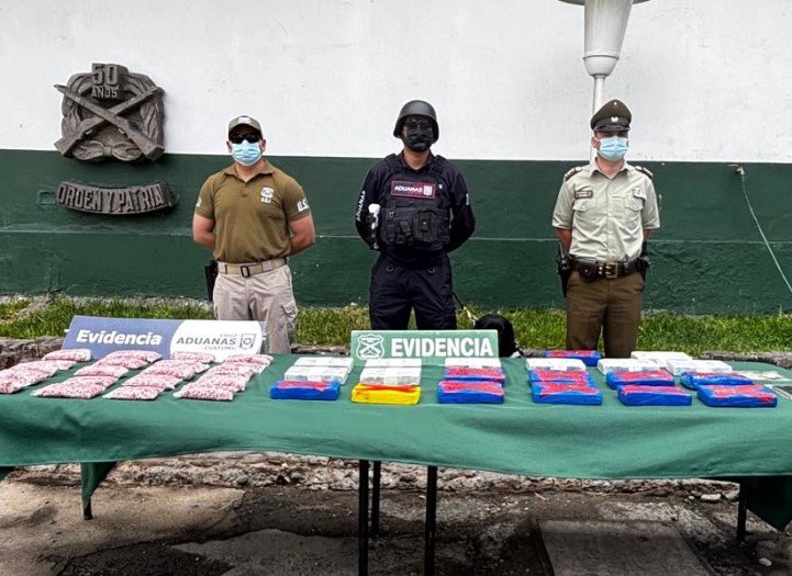 Carabineros y Aduanas interceptan en Chacalluta auto cargado con éxtasis y cocaína pura
