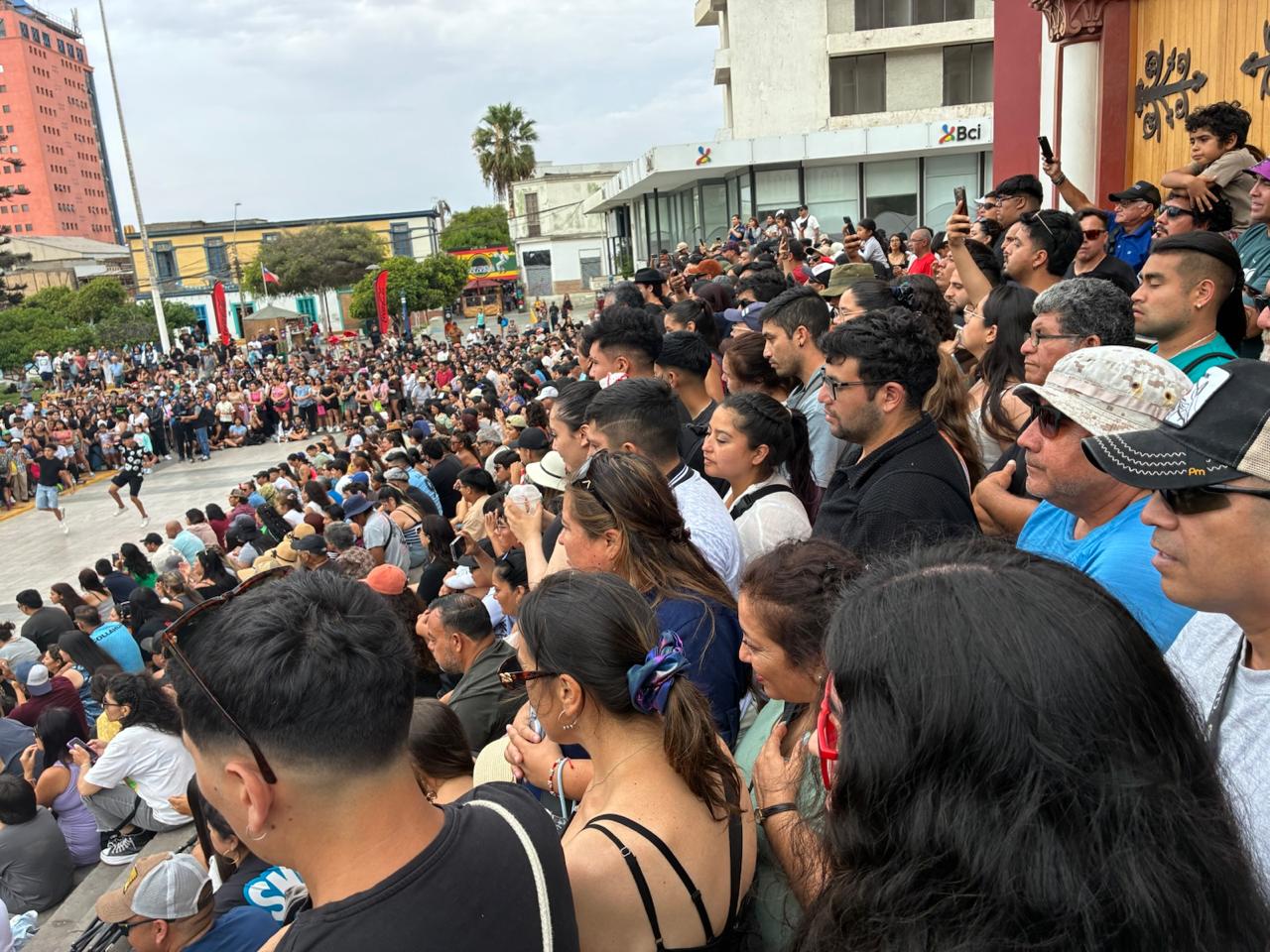 Bandas de bronce ariqueñas y bolivianas trajeron la lluvia a la Plaza Colón