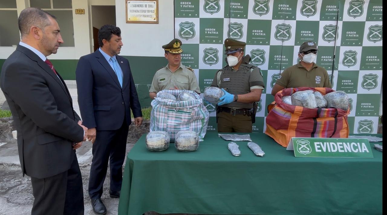 Carabineros del OS 7 saca del mercado del vicio 52 kilos de drogas en Arica