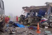 Tragedia estremece a Tacna: Cinco muertos y 16 heridos en choque frontal de bus y minibús