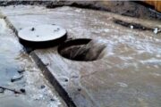 Aguas del Altiplano llamó a no abrir las tapas del alcantarillado