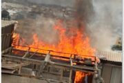 Voraz incendio en minutos devoró una casa en la Tucapel 8