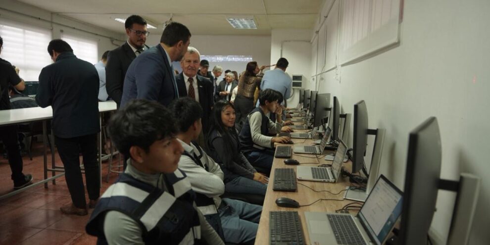 Liceo Técnico Antonio Varas de Arica ganó sala tecnológica de eficiencia energética